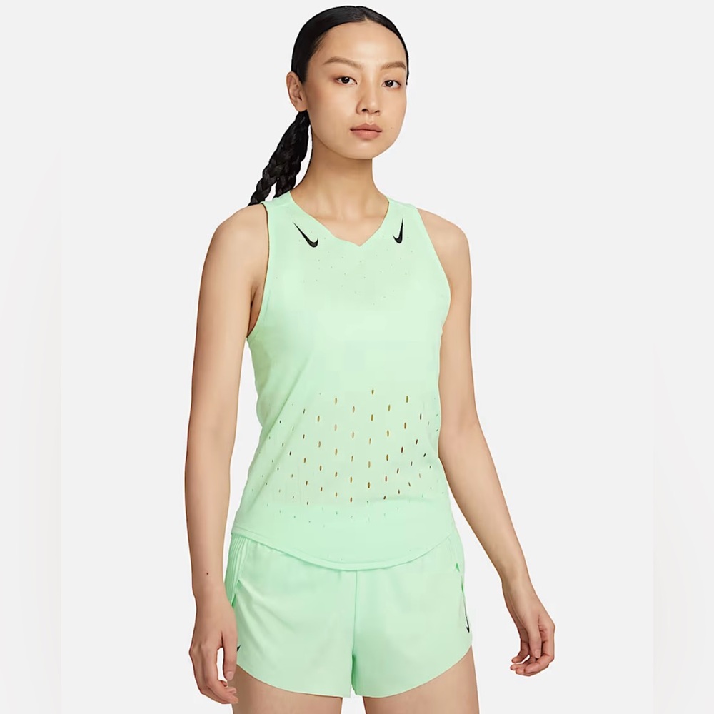 Nike Women’s AeroSwift Singlet Size L NWT